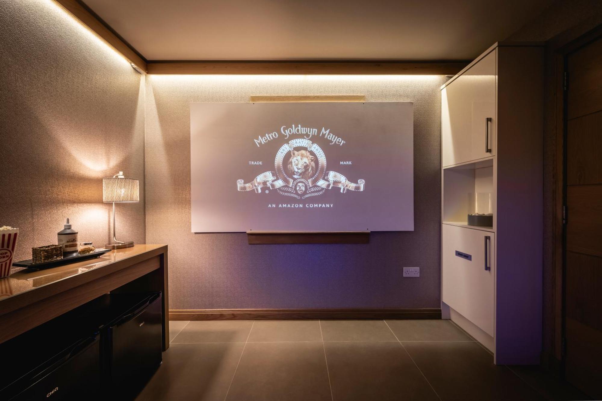 The Retreat Cabin Pitlochry Bagian luar foto